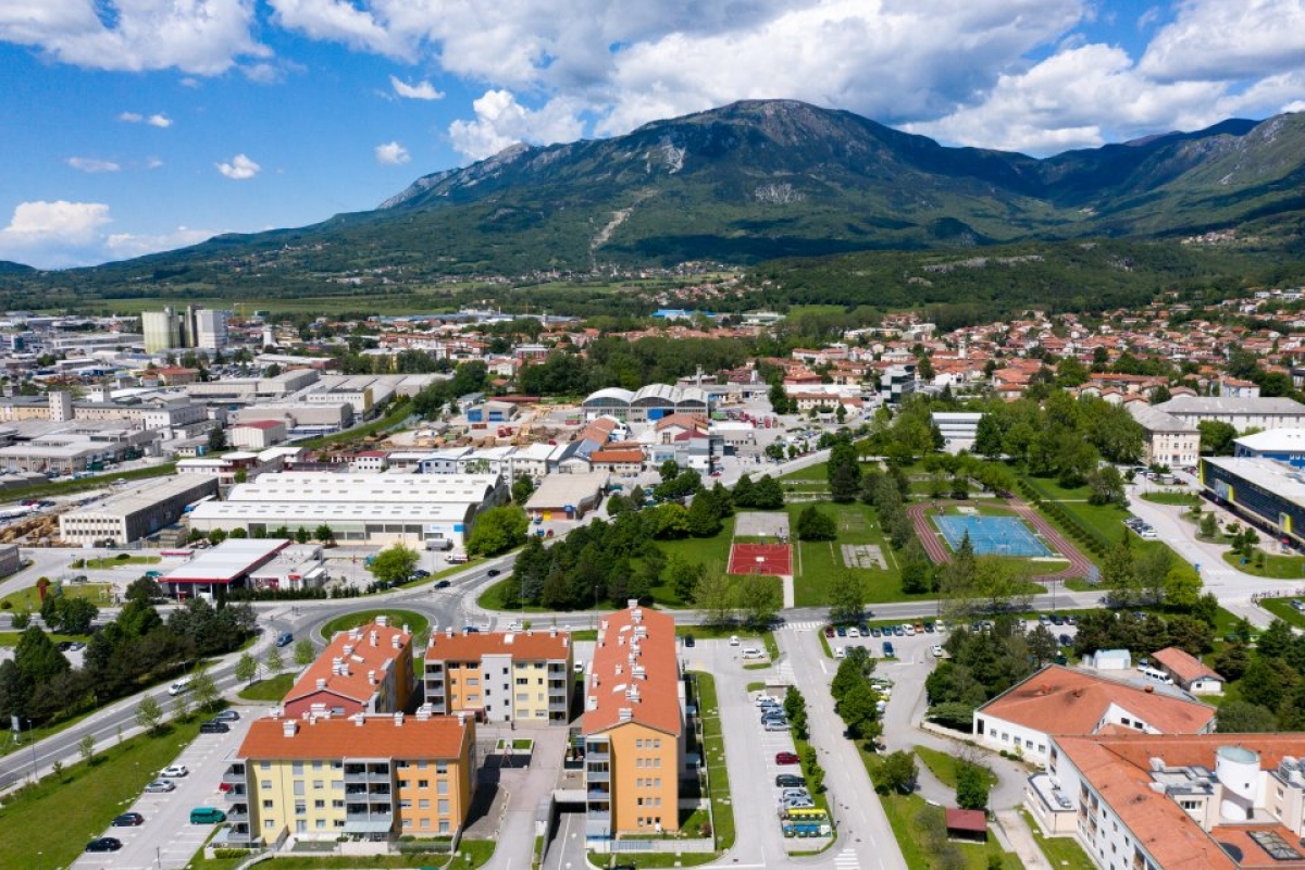 NA AJDOVSKEM ŠTIRJE, NA VIPAVSKEM DVA KANDIDATA ZA ŽUPANA Primorski