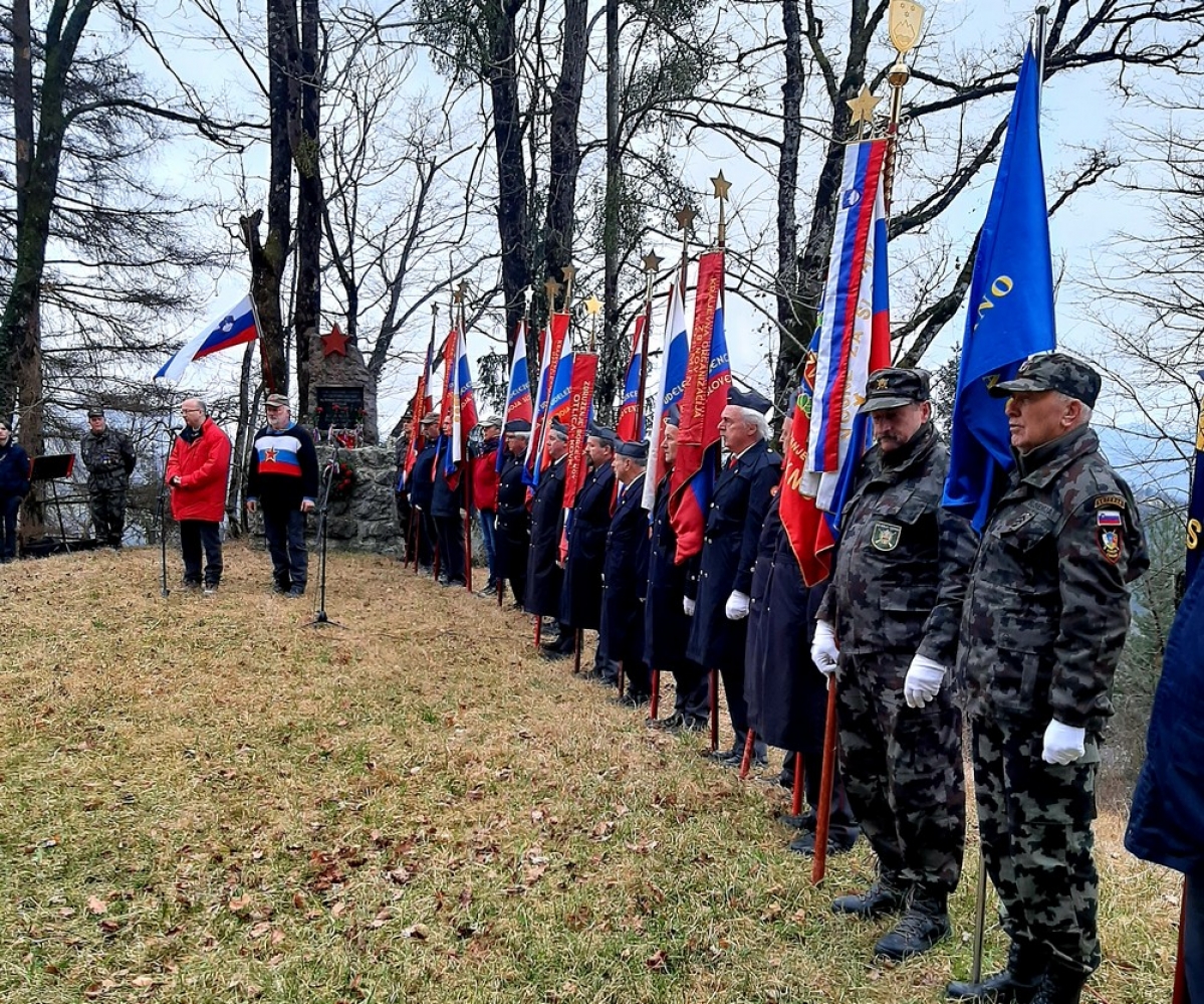 Slovesnost na Nemcih: venec padlim, nageljni preminulim borcem ...