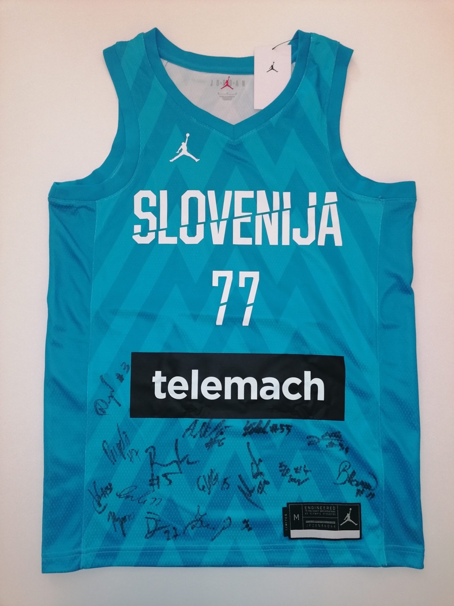 OŠ Kanal ponuja dres Luke Dončića s podpisi slovenskih reprezentantov ...
